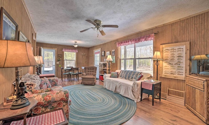 Indian River Cabina | Secluded Indian River Retreat w/ Fire Pit!
