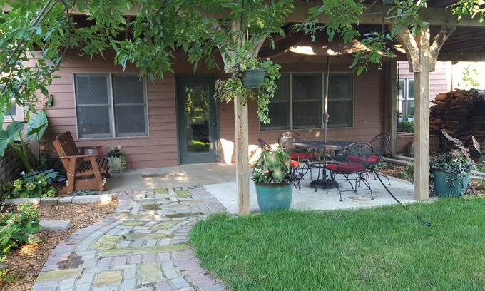 Harrisonville Cama Y Desayuno | SECLUDADO, CON 2 HABITACIONES