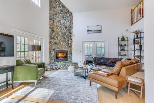 Kerhonkson Casa | Secluded Kerhonkson Retreat with Deck and Views!
