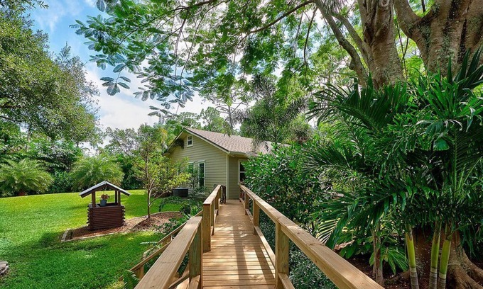 Jupiter Casa | Aislado King and Queen Open Concept Guest house