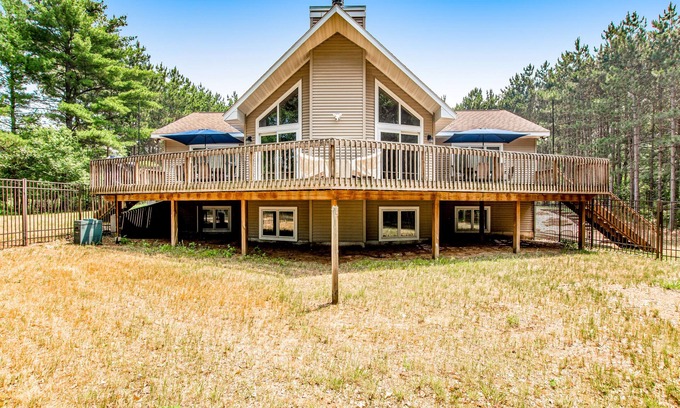 Nekoosa Casa | Secluded lake retreat with game room; near beach, boat rental, dining, and golf