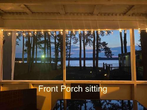 Hartsville Casa | Secluded lakefront cabin on Robinson