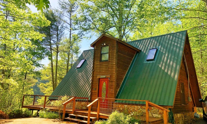 Butler Chalet De Esquí | Chalet aislado frente al lago: 2. 8 acres, muelle, kayaks y canoas, mascotas, Wifi
