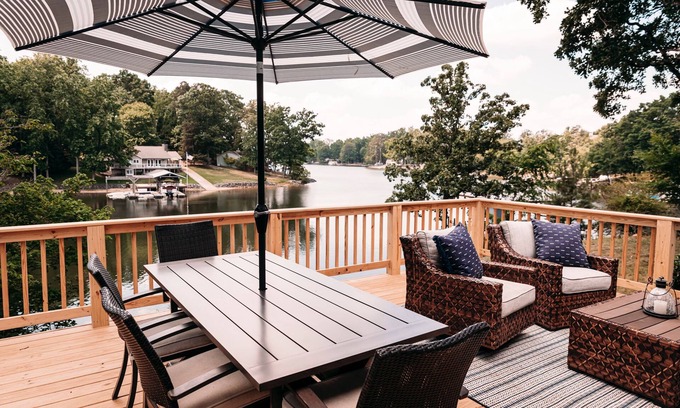 Bowling Green Casa | Secluded lakefront cottage on Lake Wylie in Charlotte, NC