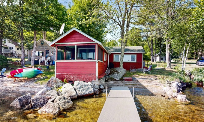 Ellsworth Cabaña | Secluded lakefront cottage great views, dock & boat launch
