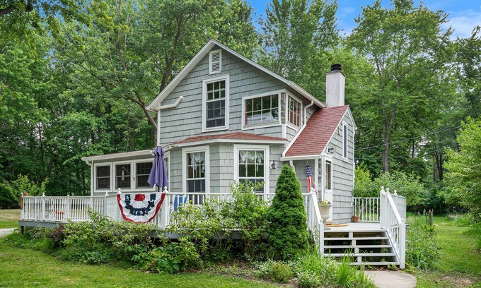 Fennville Cabaña | Secluded lakefront cottage with sweeping views, huge deck, washer/dryer, & WiFi