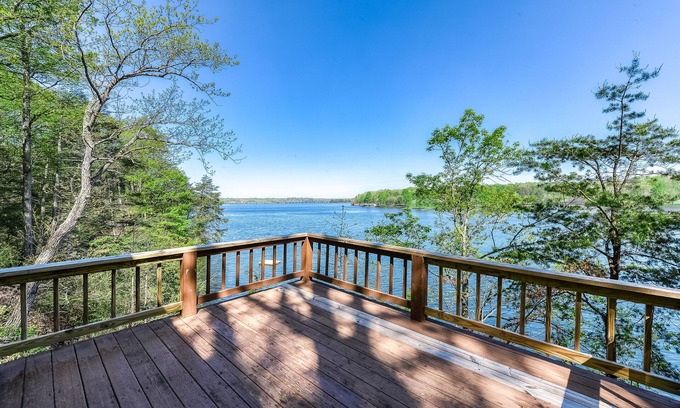 Mineral Casa | Secluded Lakefront Gem W/ Free WiFi, Two-Level Deck, Private Dock & Great Views