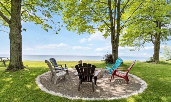 Lowbanks Cabaña | Secluded Lakeview w/ Hot Tub & Volleyball