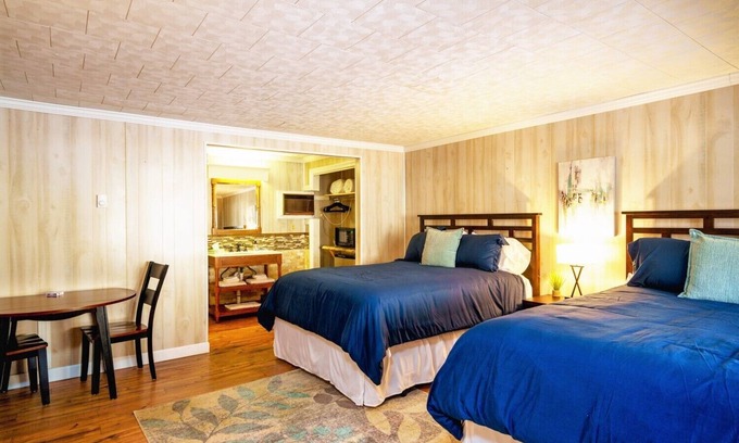 Elkins Cabina | Secluded Lodge w/ grill + Free Coffee and Tea