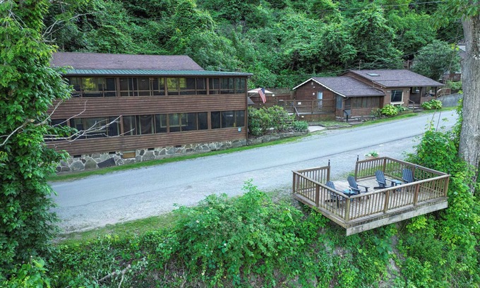 Elkins Cabina | Secluded Lodge w/ grill + Free Coffee and Tea