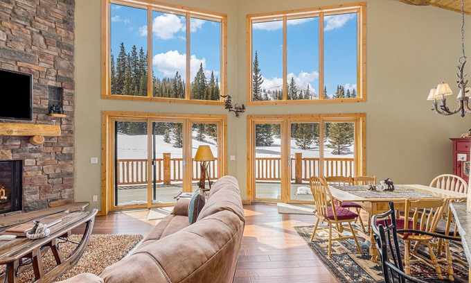 Valley of the Sun Cabina | Secluded Log Cabin: 10 Acres, Soaker Tub