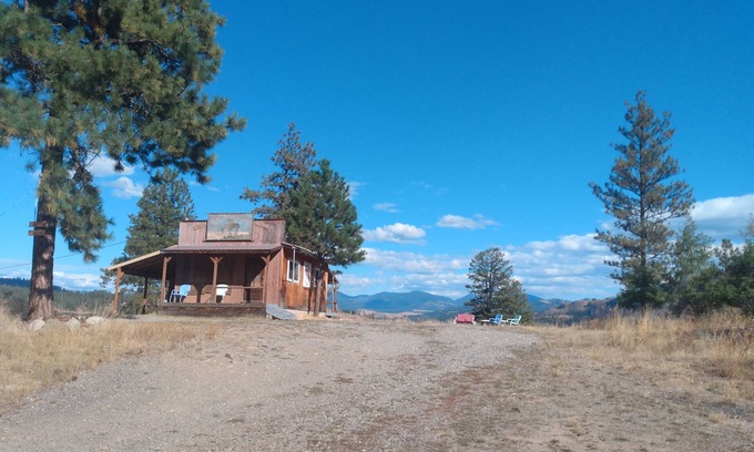 Republic Cabina | Secluded Lookout Cabin. Snowshoe in only during winter.