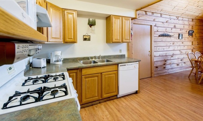 Warrens Casa | Secluded Luxury at Wisconsin! Perfect for Spending Quality Time with The Family