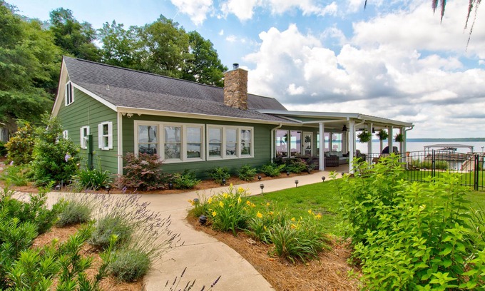 Summerton Casa | Secluded Luxury Lake house w/ private dock!