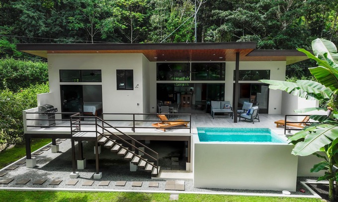 Dominical Casa | Secluded Luxury Rainforest Villa on the Baru River close to Dominical Beach !