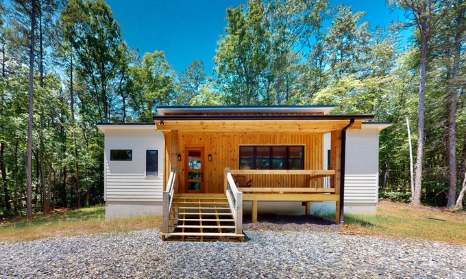 McCaysville Casa | Secluded modern house with hot tub, fireplaces, grill and forest views