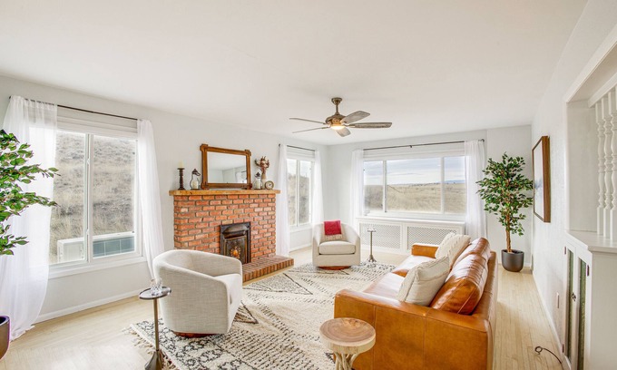 Golden Valley County Casa | Secluded Montana Getaway w/ Fire Pit & Views!