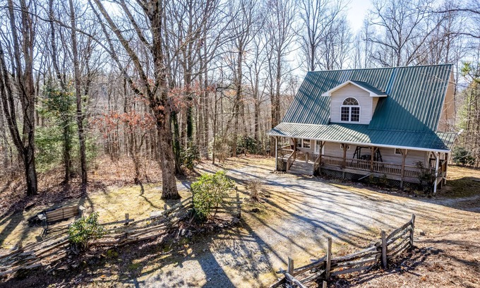 Scaly Mountain Casa | Secluded mountain getaway with free WiFi, deck, & firepit