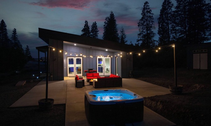 Twain Harte Casa | Secluded Mountain Home on 7 acres with Hot Tub! Near downtown TH!