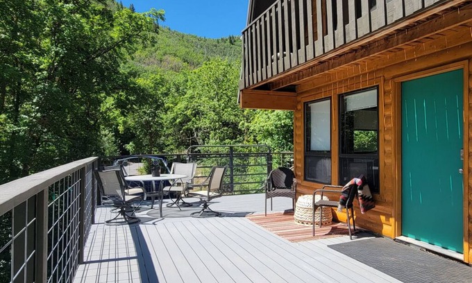 Midway Cabina | Secluded Mountain Property