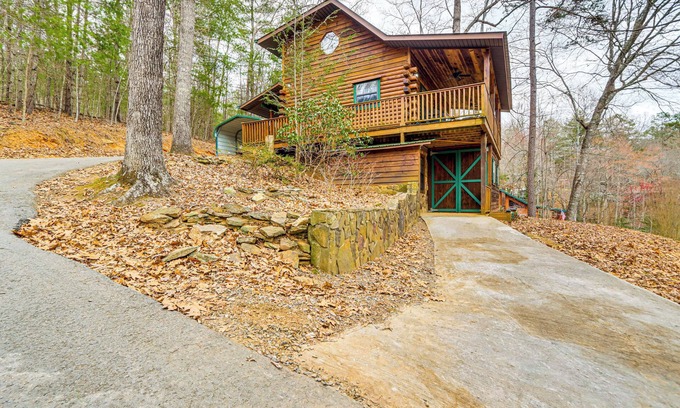 Murphy Cabina | Secluded Mtn-View Cabin w/ Fireplaces in Murphy!