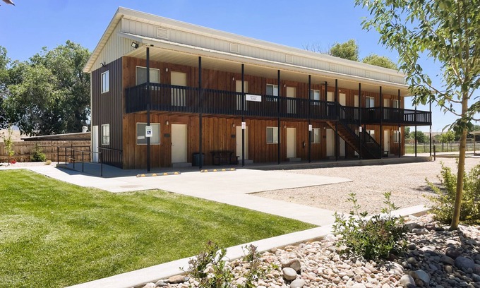 Jensen Cabina | Secluded North Lodge Sleeps 40 Clubhouse, Reunions, Dinosaur Quarry nearby