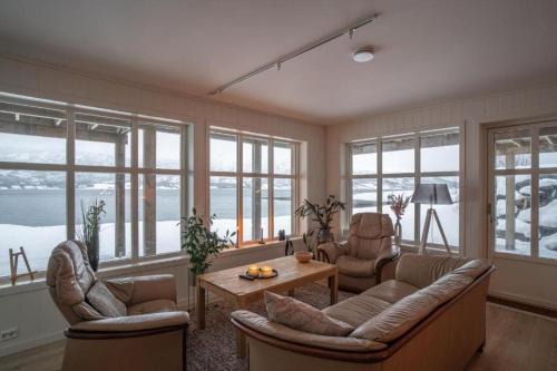 Laukeng Apartamento | Secluded northern light apartment with great view!