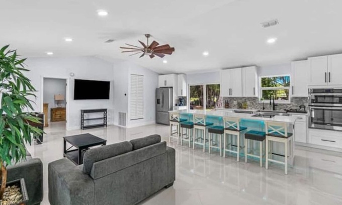 Hunt Club Casa | Secluded Palm Beach Oasis