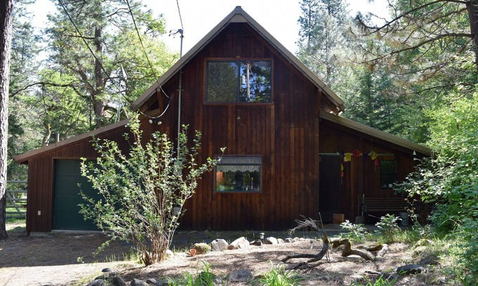 Mosier Cabina | Aislado, Cabina pacífica en 24 acres, arroyo, cerca de (Mosier) - Pet Friendly!