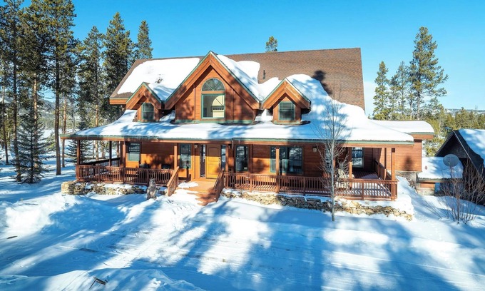 Granby Casa | Secluded Private Mountain Meadows | Hot Tub | Colorado Lodge