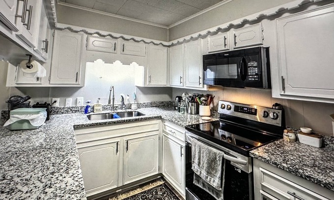 Ames Casa | Secluded, private, peaceful, large 3 bedroom, 2 full bath, Country Brick Home