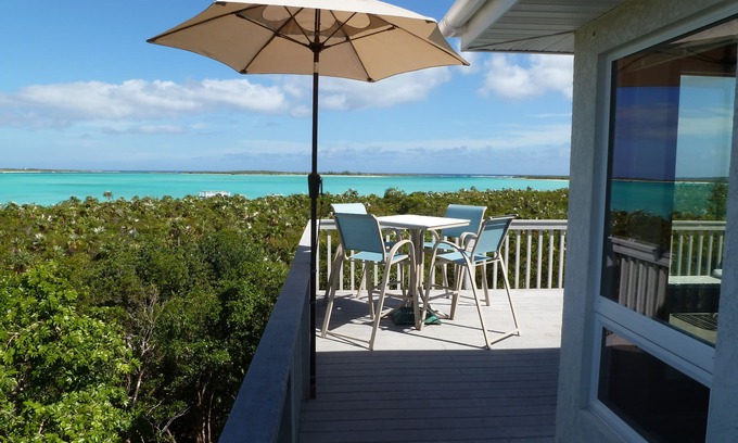 Clarence Town Villa | Aislada y tranquila casa frente al mar con hermosa vista en la bahía de Lochabar. ¡Diversión familiar!