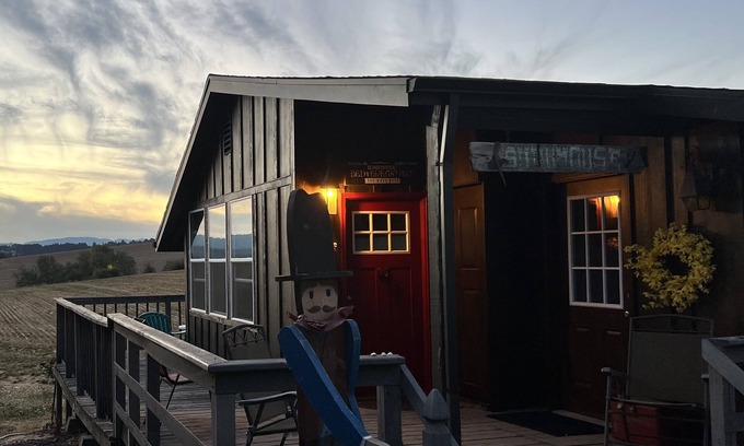 Banks Casa | Secluded Quiet Country Getaway- The Bunkhouse- Spectacular views and sunsets.