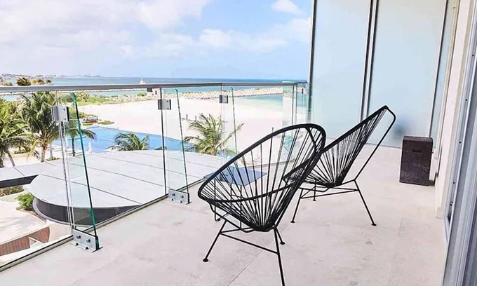 Centro de Cancún Hotel | Secluded Retreat | Enjoy Breakfast at Your Balcony | Room w/ Scenic View