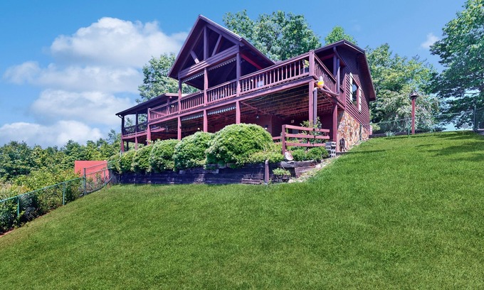 Morganton Casa | Secluded retreat with nearby waterfalls and hiking trails