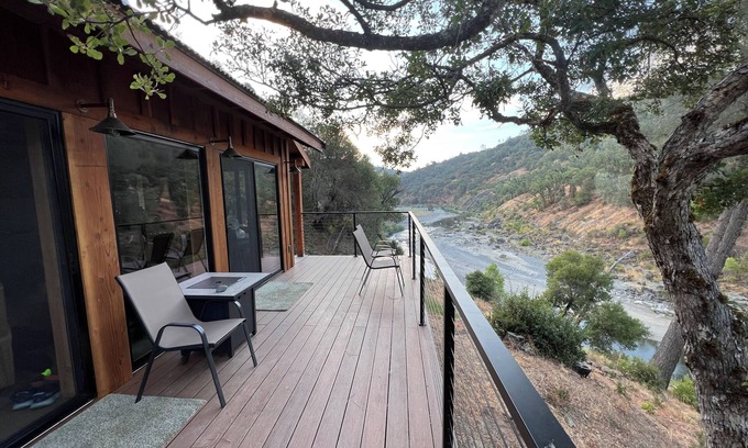 Covelo Cabina | Secluded River Retreat