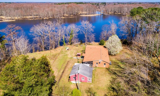 Charles City Casa | Secluded Riverfront Home + Deep Water Boat Dock - Between Williamsburg-Richmond