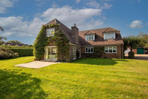 Birdham Casa | Secluded rural retreat close to beach - sleeps 12