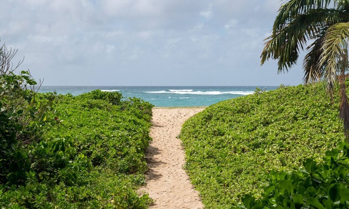 Kahuku Casa | Secluded Sands ~ Private Beach Access, A/C