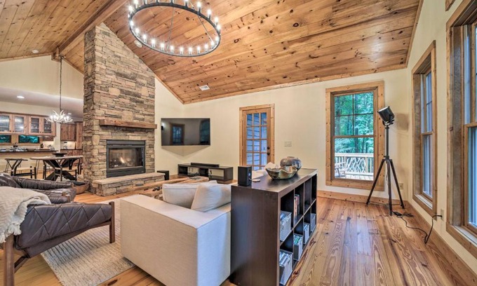 Sapphire Casa | Secluded Sapphire Chalet with Game Room and Decks