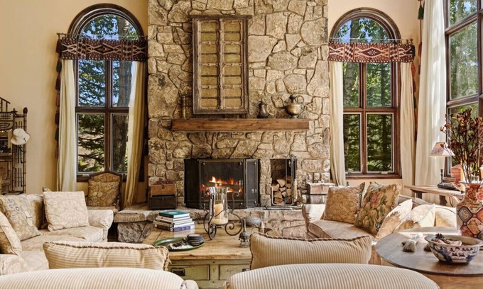 Avon Casa | Secluded Single Family Home In BC, Views, Hot Tub