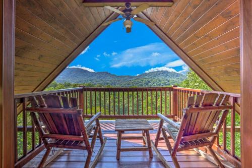 Mineral Bluff Casa | Secluded Soaks Fireside Sips Evening Smores Fun Games Relaxing Rockers - Sunrise Splendor