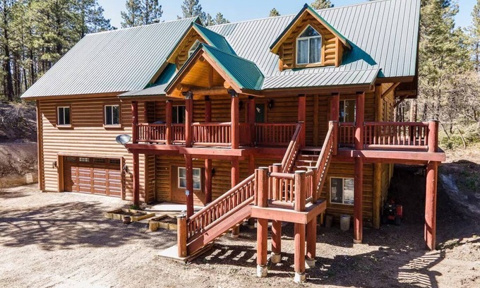 Pagosa Springs Casa | Alquiler nuevo! Aislado, espacioso, cerca de la ciudad, lote grande, excelente casa familiar