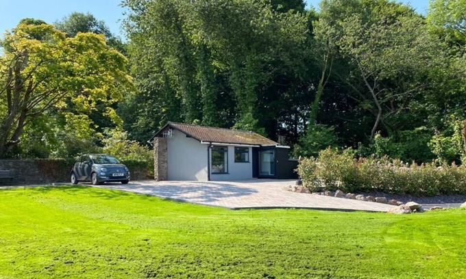 Pill Casa | Secluded Studio Apartment with Gated Private Parking, Abbots Leigh