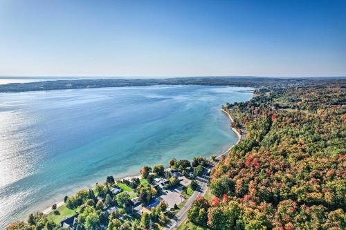 Suttons Bay Casa | Secluded Suttons Bay Retreat with Fire Pit!