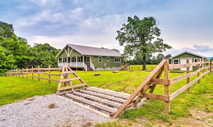 Newnata Casa | Secluded Timbo Retreat - Hike, Swim and Kayak!