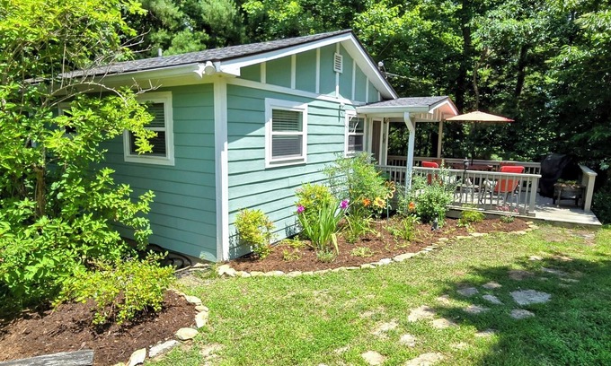 Hendersonville Cabaña | Secluded Treasure by the Woods in Apple Country