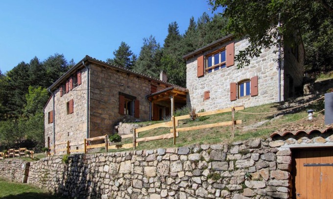 Saint-Pierreville Casa | Secluded vacation estate in the heart of the Ardèche, total peace and quiet and absolute nature.