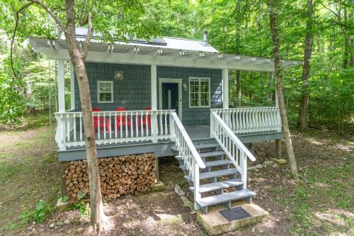 Newnata Casa | Secluded Vacation Rental Bordering Creek!
