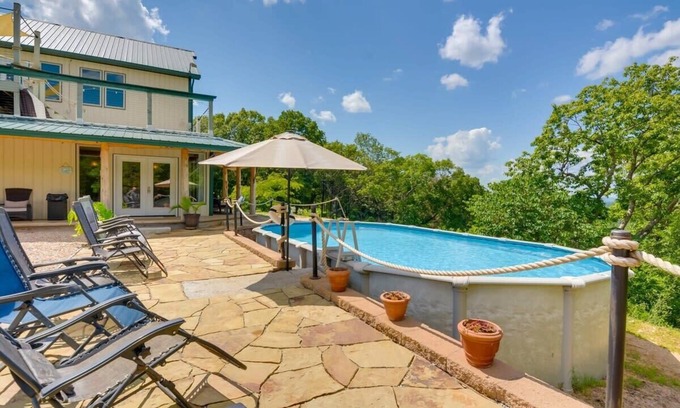 Eureka Springs Apartamento | Secluded, views, Hot Tub Sleeps 4